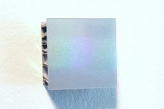 Christoph Dahlhausen, Bodies (mini), 2021, Autolack auf Avery Vinyl auf Aluminiumwabenpanel, 5 x 5 x 3 cm