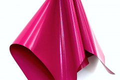 Kirstin Arndt, o. T., 2013, PVC (magenta), 2 Ösen, 1 Drehverschluss, ca. 65 x 75 x 23 cm (PVC 100 x 100 cm)
